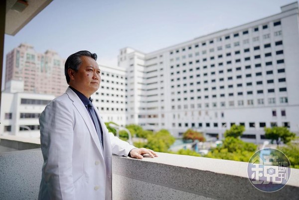 陳志金是奇美醫院加護病房主任，十年來推動醫病溝通、醫療團隊合作。