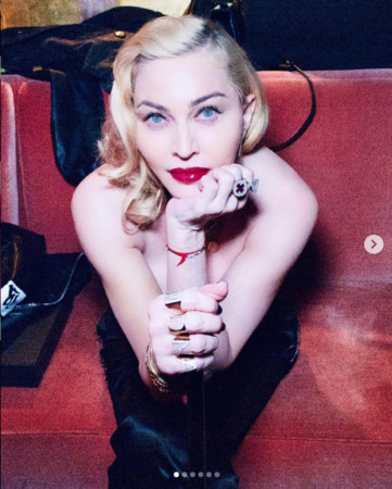 ▲▼瑪丹娜公開露點照。（圖／翻攝自Instagram／Madonna）