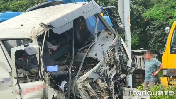 ▲▼竹南砂石車車禍。（圖／記者黃孟珍翻攝）