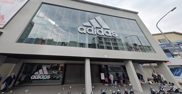 ▲▼台中逢甲夜市的「樂跑逢甲Adidas Only」店面，2位房東開價7.8億元待售。（圖／翻攝自Google Map）