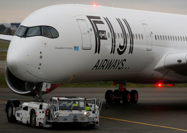 ▲▼斐濟航空（Fiji Airways）今日宣佈，將永久性裁員51%人力，其餘員工永久性減薪2成。（圖／路透）