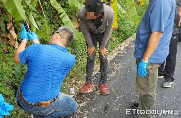 ▲台南市麻豆分局警方緝獲涉嫌開槍的湯姓男子，起獲改造手槍1支、子彈2顆。（圖／記者林悅翻攝，下同）