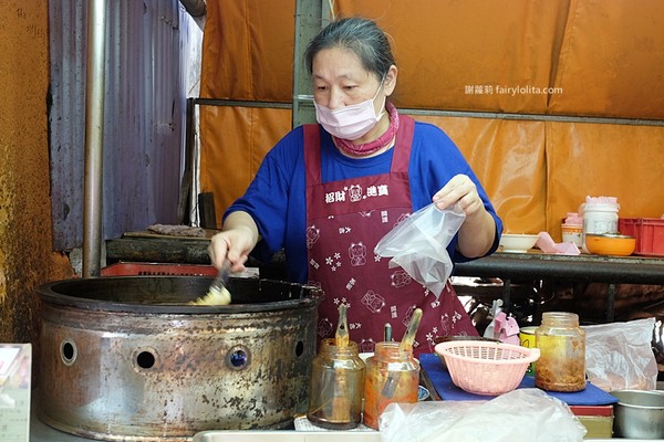 ▲▼劍潭早餐街-饅頭夾蛋餅。（圖／蹦啾♥謝蘿莉 LA VIE HEUREUSE提供）