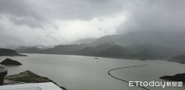 ▲受滯留鋒面及西南氣流影響，易有短時強降雨，台南曾文水庫等4大水庫，26日約1千多萬噸進水。（圖／記者林悅翻攝）