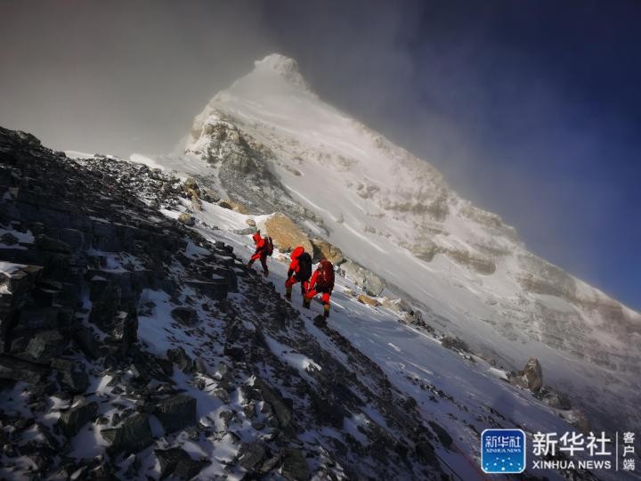▲▼2020珠峰高程测量登山队成功登顶珠穆朗瑪峰。（圖／翻攝自新華社）