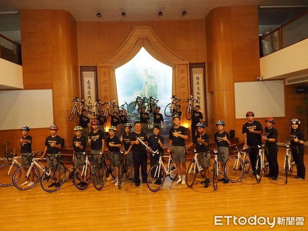 ▲▼慈濟善心人士捐贈20輛公路自行車為台東豐田國中學子圓夢。（圖／慈濟慈善基金會提供，下同）