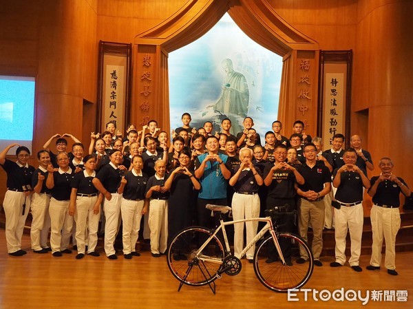 ▲▼慈濟善心人士捐贈20輛公路自行車為台東豐田國中學子圓夢。（圖／慈濟慈善基金會提供，下同）