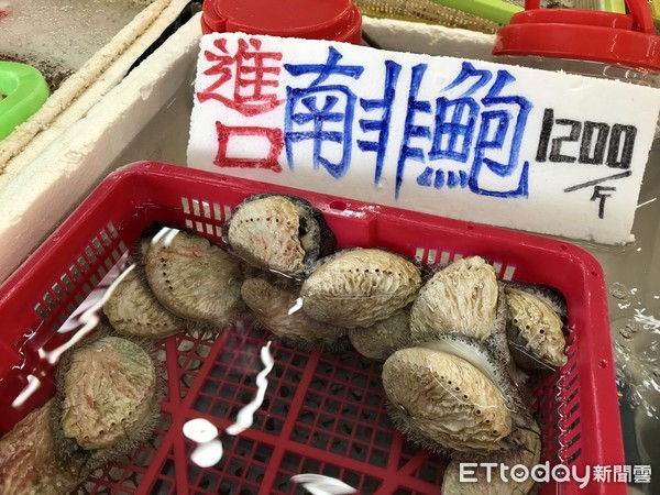 ▲ 海鮮人人愛！口袋不深的消費指南 石門富基漁港海產店家說「這些千萬不要點」。（圖／記者郭世賢攝）