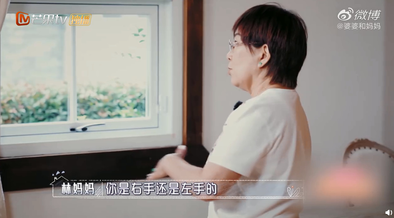 ▲林志穎和陳若儀、媽媽一起上節目。（圖／翻攝自婆婆和媽媽微博）