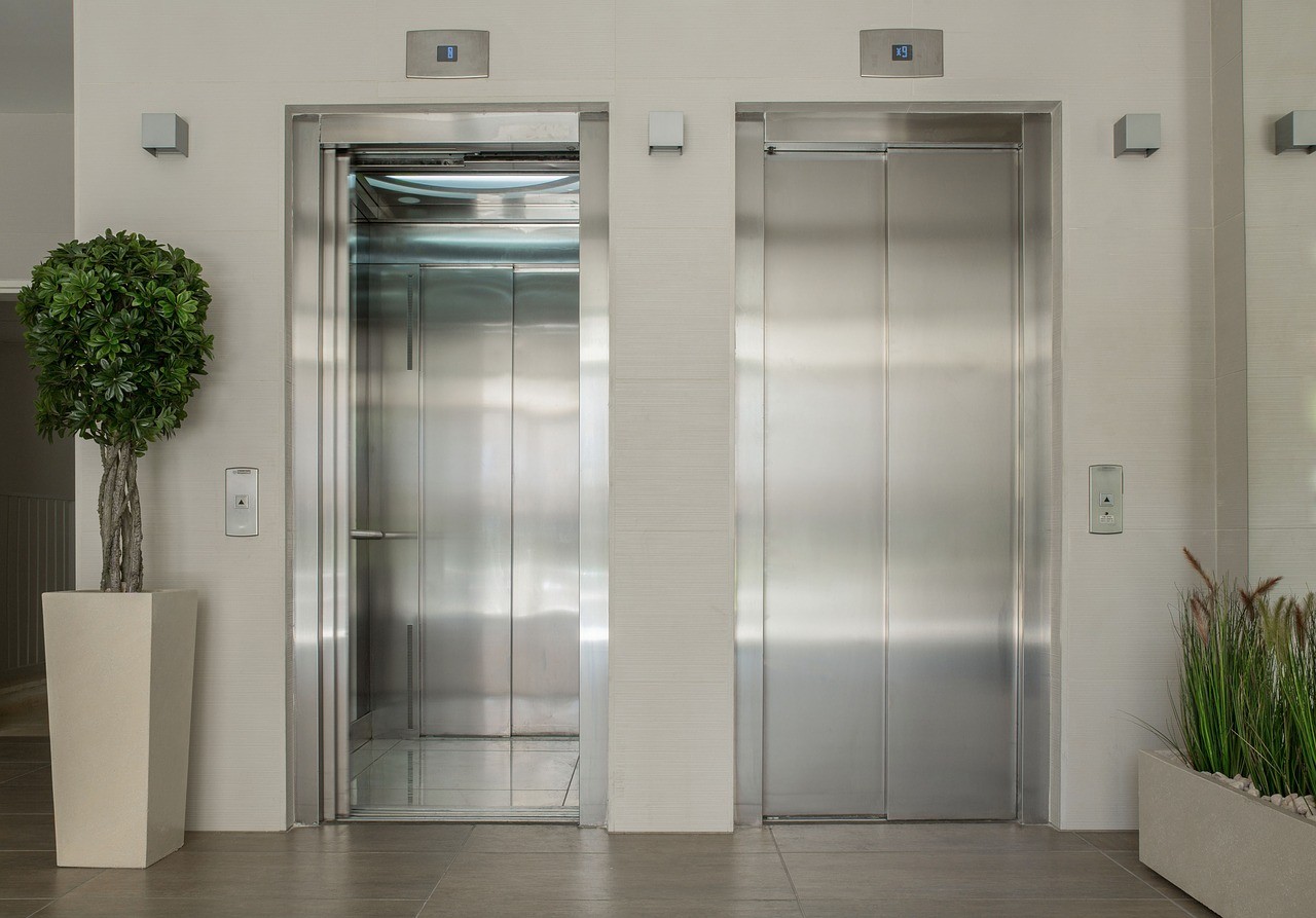 ▲▼電梯,大樓,公寓。（示意圖／取自免費圖庫Pixabay）
