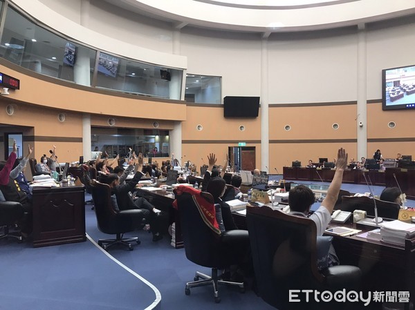 ▲花蓮開徵礦石稅案29日經議會表決三讀通過。（圖／記者王兆麟攝）