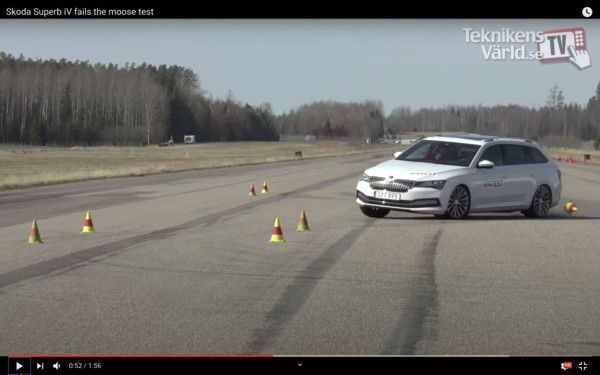 ▲Skoda Superb iV、Volkswagen Passat GTE麋鹿測試。（圖／翻攝自Youtube／Teknikens Värld）