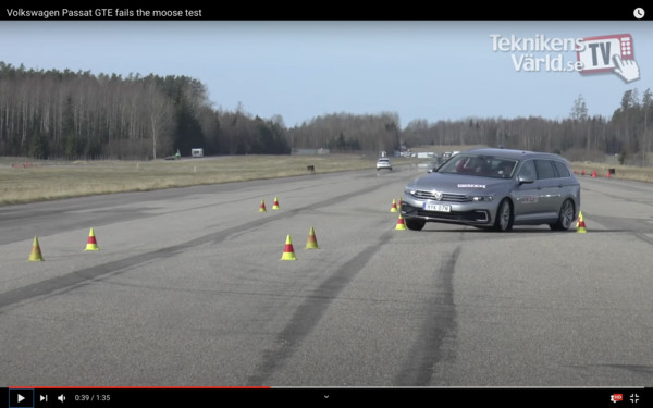 ▲Skoda Superb iV、Volkswagen Passat GTE麋鹿測試。（圖／翻攝自Youtube／Teknikens Värld）