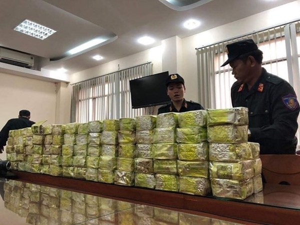 ▲台籍男在越南走私895塊海洛因毒磚遭到警方查獲。（圖／翻攝越南中央政府網站）