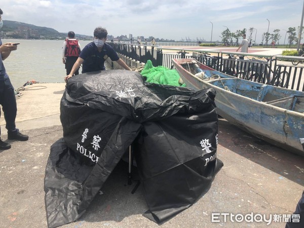 ▲▼淡水金色水岸遊客驚見男浮屍。（圖／記者陳豐德翻攝）