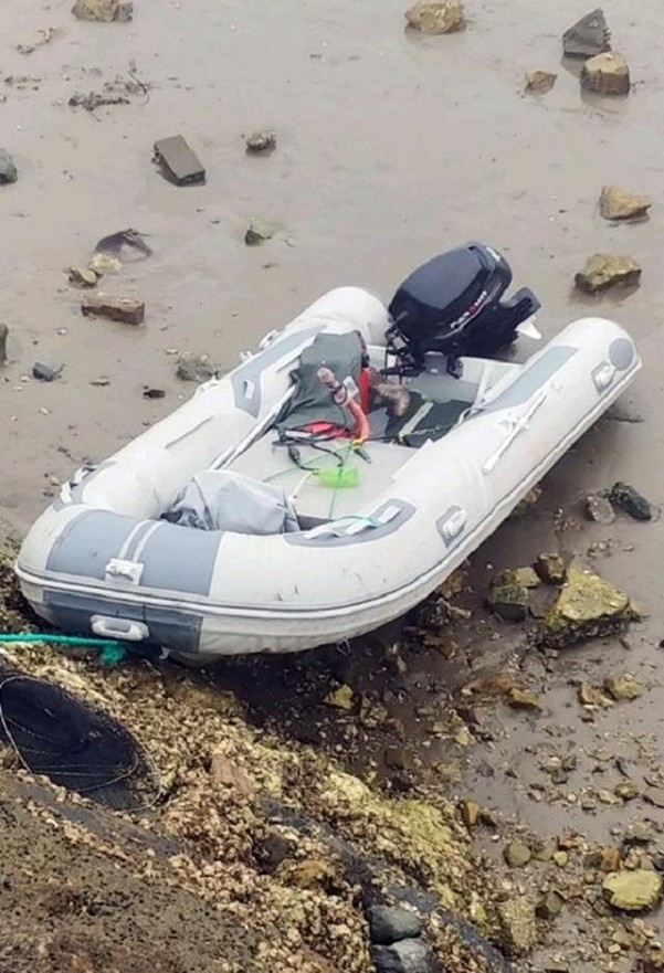 ▲▼南韓泰安郡馬島沿岸發現白色橡皮艇。（圖／泰安海洋警察署提供）