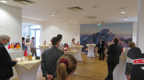 ▲▼國家人權博物館獲得國際肯定！德國「聯邦處理東德獨裁政權基金會」每年挑選對推動轉型正義有貢獻的個人或組織，頒發「卡爾&middot;威廉&middot;弗里克獎」給予肯定，昨（3）日國家人權博物館獲頒「特別獎」。（圖／國家人權博物館提供）