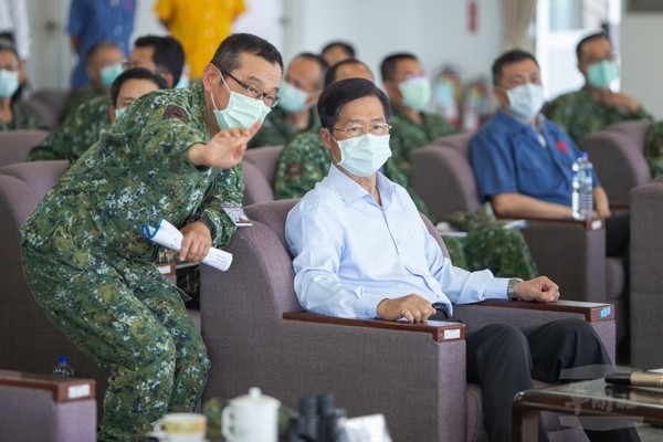 嚴部長視導飛彈射擊操演　官兵展現精準打擊火力