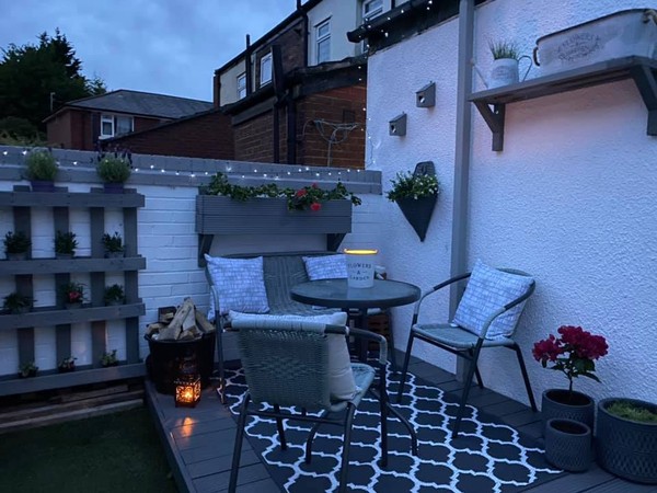 ▲▼霍頓將自己後院的巷弄弄成了小花園。（圖／翻攝自Levi Horton臉書）