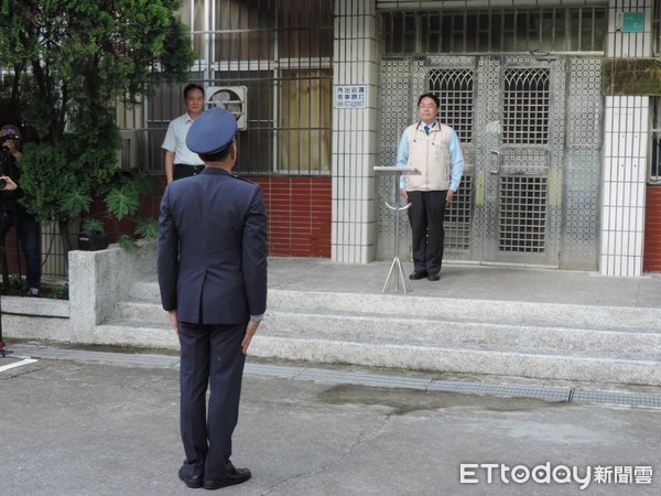 ▲守護夏日紅寶石「芒果」，台南市玉井分局啟動「鷹眼護果」專案，市長黃偉哲親臨會場除慰勞打氣外，並行銷多吃芒果之益處。（圖／記者林悅翻攝，下同）