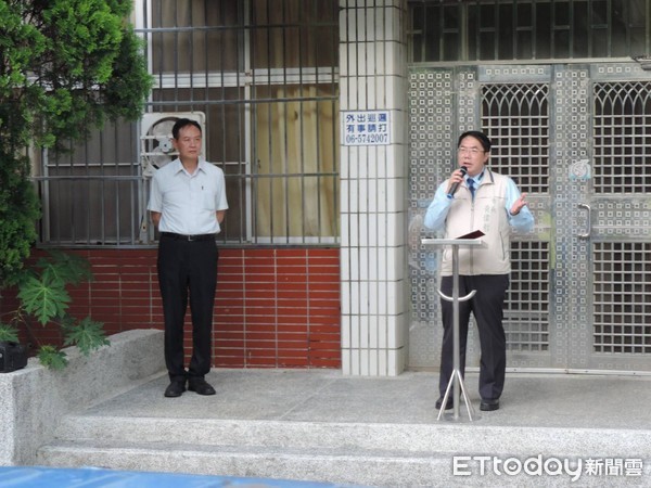 ▲守護夏日紅寶石「芒果」，台南市玉井分局啟動「鷹眼護果」專案，市長黃偉哲親臨會場除慰勞打氣外，並行銷多吃芒果之益處。（圖／記者林悅翻攝，下同）