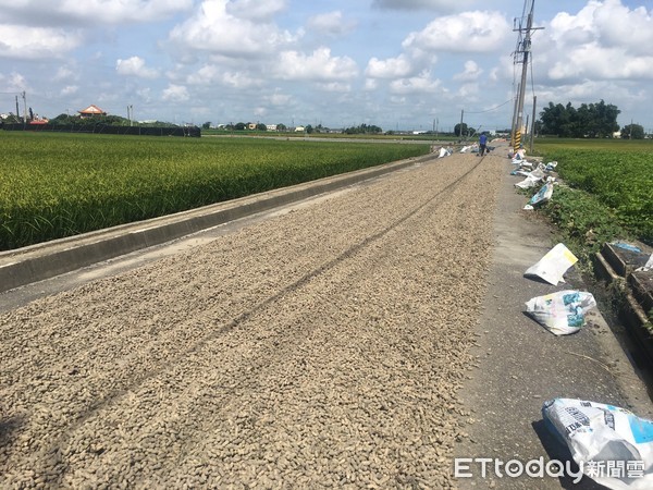 ▲虎尾鎮公所依據「雲林縣各機關團體舉辦各類大型活動使用道路管理要點」，統一來幫農民申請使用路權。（圖／記者蔡佩旻翻攝）