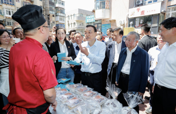 ▲▼大陸國務院總理李克強稱讚地攤經濟。（圖／翻攝中國政府網）