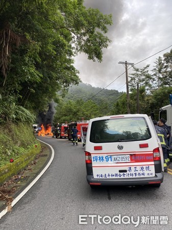 ▲▼保時捷北宜公路起火。（圖／記者陳豐德翻攝）