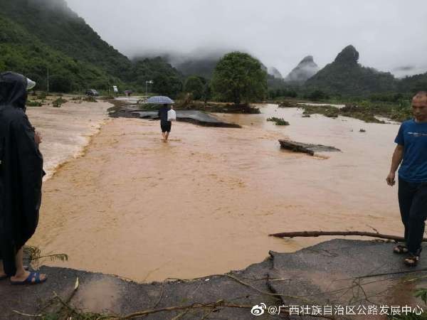 ▲廣西連日暴雨致30餘萬人受災。（圖／翻攝澎湃新聞）