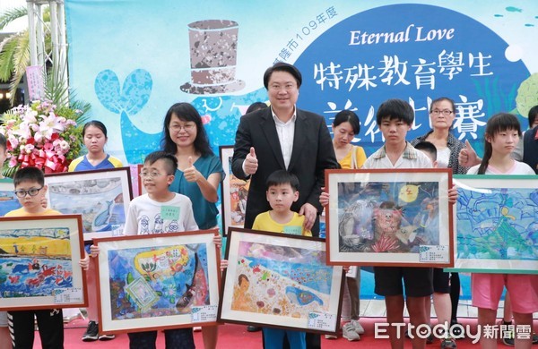 ▲ Eternal Love美展頒獎開幕式 林右昌：精彩成果值得被看見。（圖／基隆市政府提供）