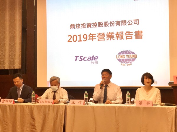 ▲鼎炫-KY股東會，左起為董事長傅青炫、材料事業部總經理張東琴。（圖／鼎炫-KY提供）