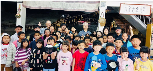 ▲▼對外關係協會與全體學童合影。（圖／對外關係協會提供）