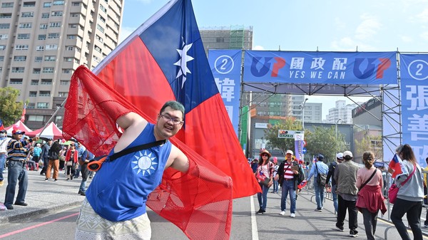 ▲▼網紅四叉貓再次跳出來反串韓粉。（圖／翻攝韓國瑜臉書）