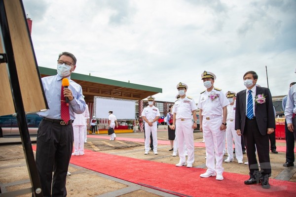 新型兩棲船塢運輸艦安龍　再創國艦國造新里程　　