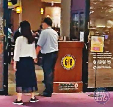 05/05 18:40，吳男（右）與林女（左）曾前往百貨公司內的美式餐廳用餐。