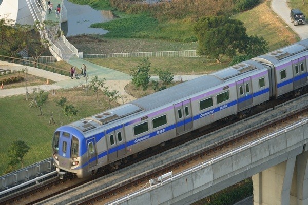 ▲邊境未解封，桃捷持續調整直達車離峰班距至9/30。