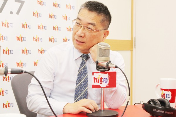 ▲▼徐國勇接受廣播節目專訪。（圖／Hit Fm《周玉蔻嗆新聞》製作單位提供）