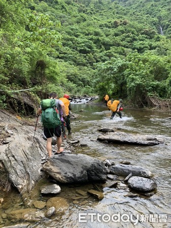 ▲營救登山失聯的屏安醫院副院長，屏東縣議員鄭清原懸賞200萬元             。（圖／記者陳崑福翻攝）