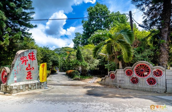 ▲▼觀音山綠野山莊土雞城。（圖／饗食客棧。淘氣猴vs肥獅子的旅食天堂提供，以下皆同，請勿隨意翻拍以免侵權。）