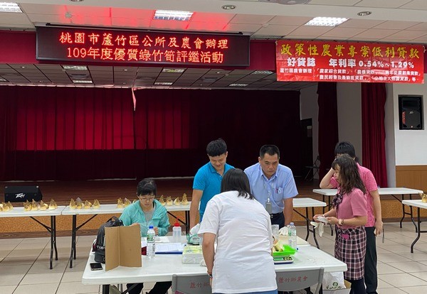 ▲蘆竹區「優質綠竹筍評鑑活動」，由筍農高建立拿下「甜筍王」冠軍。（圖／蘆竹區公所提供）