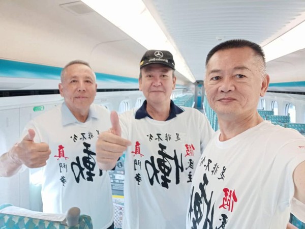 ▲黃正忠11日搭高鐵前往台北開記者會。（圖／翻攝自Facebook／黃正忠）