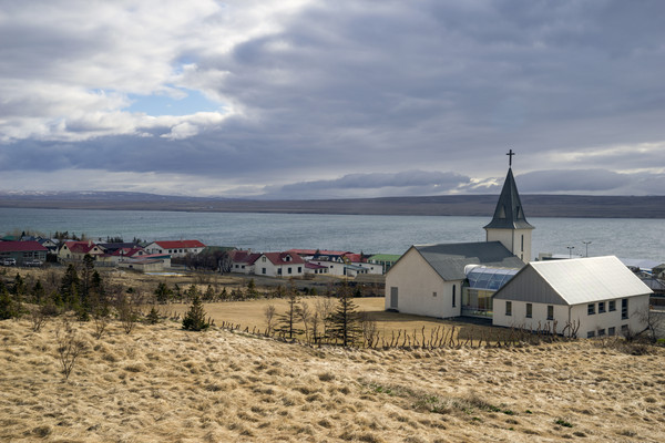 ▲冰島蟬聯全球最和平的國家， 圖為冰島鄉村一景。(圖／達志影像／美聯社)