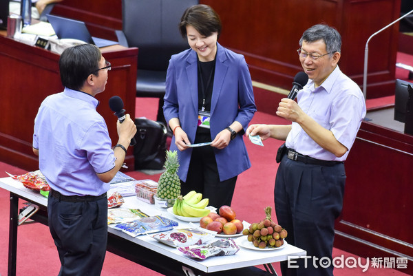 ▲▼台北市議會市政總質詢,台北市議員張茂楠就三倍券一事質詢市長柯文哲,黃珊珊。（圖／記者李毓康攝）