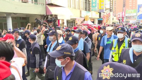 ▲▼大甲媽祖行經彰化民生陸橋段。（圖／記者張凱喨攝）