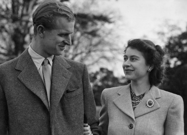 ▲▼伊莉莎白女王（Queen Elizabeth II）與菲利普親王（Prince Philip）。（圖／達志影像／美聯社）