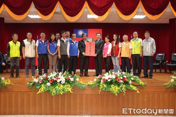 ▲慶祝2020年警察節，台南市警局舉行慶祝大會，市長黃偉哲親自頒發8類獎項，致贈績優人員「台南英雄麵」計550份。（圖／記者林悅翻攝，下同）