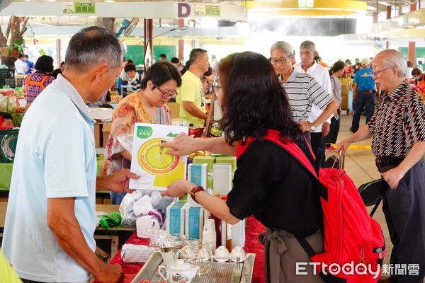 ▲ 首屆全國有機茶品鑑雙料冠軍在新北 週末來希望廣場選購限量有機比賽茶。（圖／新北市農業局提供）