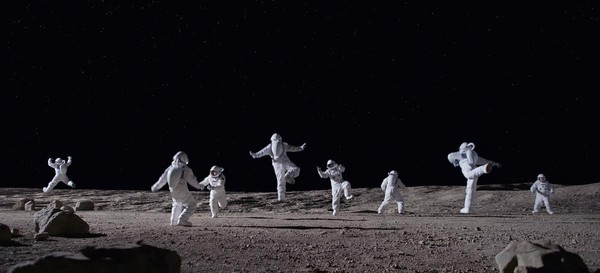 太空部隊在意想不到的狀況下成軍，完成美國重返月球的指令，但是也碰上意想不到的麻煩。對，就是中共。（Netflix提供）