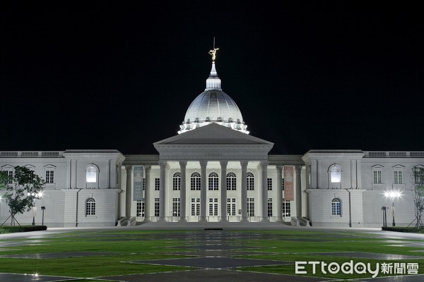 ▲台南市政府觀光旅遊局，彙整台南拍畢業美照的景點，歡迎各位畢業生披上學士袍前往各地拍照取景。（圖／記者林悅翻攝，下同）