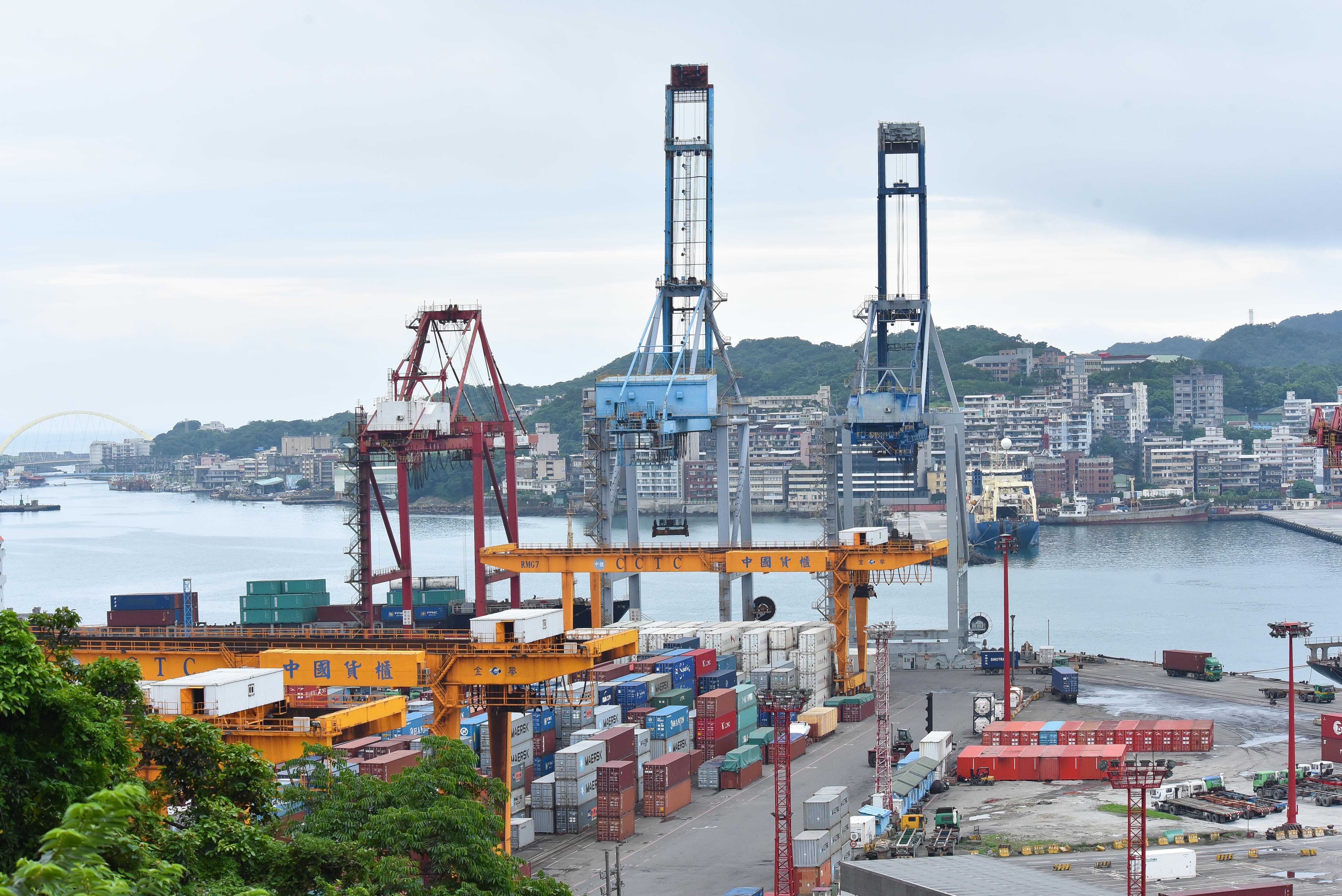 ▲▼貨櫃,進口,出口,投資,經濟,景氣,GDP,經濟成長率,商港,貨輪,進出口貿易,基隆港。（圖／記者李毓康攝）